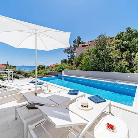 Casa de Férias Awesome In Blato With Sauna *