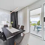 Hébergement de vacances Lovely Home In Blato With Sauna *