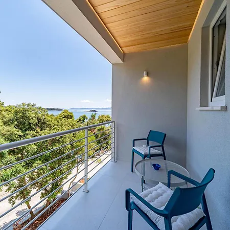 Semesterbostad Awesome In Blato With Sauna Blato (Korcula)