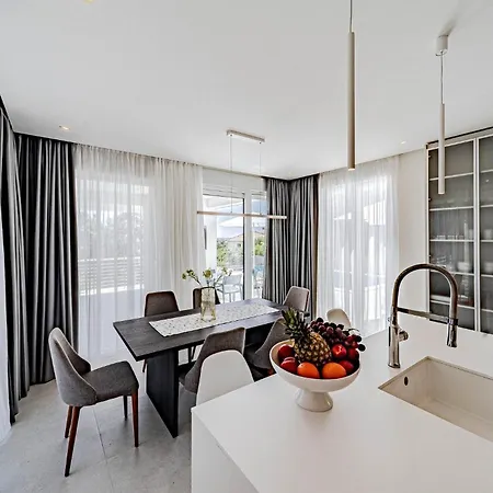 Awesome In Blato With Sauna بيت للعطل